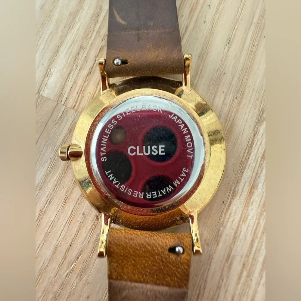 Cluse ladies gold tone brown leather watch NEW BATTERY